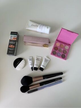 BUNDLE of new make up/skincare products. Everything you see is included !